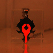 Colar símbolo de horde vermelho brilhante, colar de aço inoxidável que brilha no escuro, noite, fluorescente, presentes de natal 2024 - compre barato