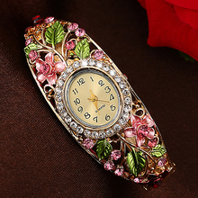 Женские наручные часы с цветным кристаллом, золотистые часы с цветком из сплава, аналоговые кварцевые часы с драгоценным камнем, классическое платье, модные наручные часы 2024 - купить недорого