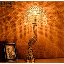 Lámpara de mesa de pavo real, Bombilla de cristal verde E27, mesita de noche para dormitorio, moderna y noble, color dorado, E27 2024 - compra barato