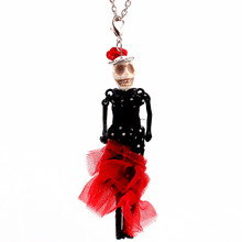 Colgante de muñeca de baile hecho a mano de París para mujer, collar largo de novia, falda roja, vestido de calavera de Halloween, dijes 2024 - compra barato