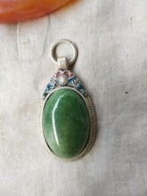 Exquisite Chinês Tibetano Prata Incrustada com Imitação Verde Jade Colar de Pingente de Amuleto 2024 - compre barato