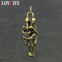 Handmade Pure Brass Skeleton Skull Lover Punk Key Chain Vintage Copper Mini Hug Statue Keychain Pendant Ornament Funny Toy Gifts 2024 - buy cheap