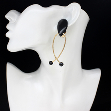 Pendientes curvados de Metal de resina negra para mujer, joyería llamativa de estilo clásico, accesorios de fiesta 2024 - compra barato