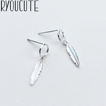 Pendientes de plumas de Color plata auténtica para mujer, joyería de boda, aretes al por mayor 2024 - compra barato