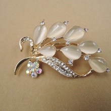 top new  fashion brooch made of metal and crystals 2024 - buy cheap