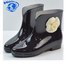 Huanqiu botas de chuva impermeáveis, botas baixas com sapatos de chuva femininas, botas de cano curto com flor de borracha e água de boa qualidade wyq149 2024 - compre barato