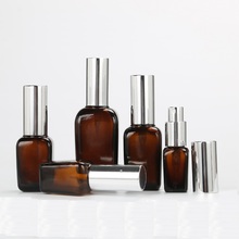 Botella de vidrio ámbar para loción, botella de Spray con tapón plateado, frasco cuadrado para cosméticos, envase de embalaje de aceite esencial, 10-100ML 2024 - compra barato