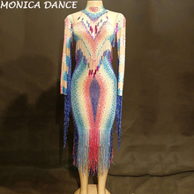 Женское длинное платье, яркое, блестящее, с кисточками и блестящими стразами 2024 - купить недорого