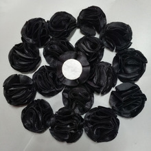 20 unids/bolsa negro Rosa de satén hecho a mano tamaño 3,5 CM tela rosas cinta flor ramo de boda bricolaje Material accesorios para el cabello 2024 - compra barato