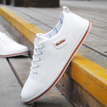 Verão homens tênis branco sapatos masculinos casuais coreano sapatos casuais apartamentos jovens na moda sapatos de lazer 2024 - compre barato