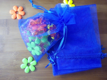50 peças 7*9cm saco de presente azul royal organza sacos de exibição de embalagens de jóias bolsa de cordão para pulseiras/colar mini bolsa de fio 2024 - compre barato