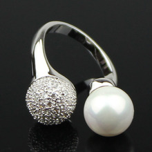 Mais recente classe branco bola de Cristal rainha elegante Anel banhado a prata oco luxo prong definir Cubic Zirconia & anéis de pérola 2024 - compre barato