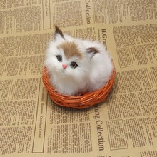 Gato de simulación pequeño de polietileno y pelo, modelo de gato travieso en una cesta de regalo, alrededor de 12x10cm, y0134 2024 - compra barato