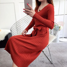 Outono inverno vestido feminino de mangas compridas coreano 2018 novo magro malha camisola vestido sexy com decote em v vestidos de cor sólida a320 2024 - compre barato