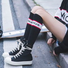 Meias femininas e masculinas para outono e inverno, novas letras, para homens e mulheres, skate de rua, meias de panturrilha, meias finas cano alto 2024 - compre barato