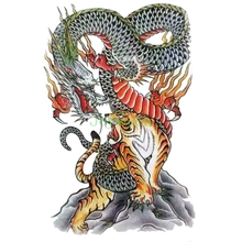 Водостойкая Временная тату-наклейка весь задник Большой размер Дракон против тигра Татто наклейка s флэш-тату поддельные татуировки для мужчин 2024 - купить недорого