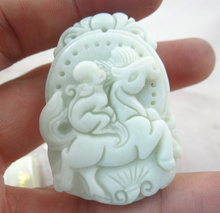 Piedra de cuarzo natural cristal chino estatua tallada a mano de caballo y mono amuleto colgante para diy joyería hacer collar 2024 - compra barato