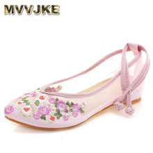 Женская обувь с острым носком MVVJKE, летняя дышащая сетчатая обувь на плоской подошве с цветочной вышивкой в китайском стиле 2024 - купить недорого