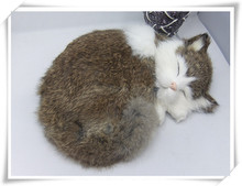Lindo juguete de simulación de gato marrón polytene y piel de gato durmiendo juguete para regalo 25x21cm 2554 2024 - compra barato