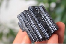 Натуральный черный турмалин, хрустальный камень, оригинальный камень чакры, оптовая продажа 2024 - купить недорого