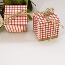 Caja de regalo creativa de celosía roja, caja de papel Kraft de recuerdo para decoración de bodas y fiestas, caja de dulces para baby shower, 100 unids/lote 2024 - compra barato
