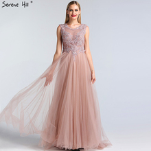Розовые сексуальные платья для выпускного вечера с круглым вырезом, жемчугом и кристаллами, настоящая фотография, трапециевидные фатиновые платья для выпускного вечера 2020 Serene Hill BLA60981 2024 - купить недорого
