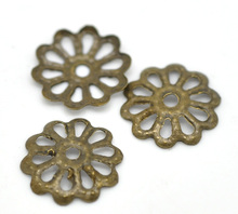 Tapas de cuentas de aleación de metal de Zinc flor bronce antiguo (se adapta a 10mm-14mm cuentas) Flor diseño hueco 8mm x 8mm ,200 Uds nuevo 2024 - compra barato