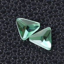 High grade! green trianglar flat back glass crystal Rhinestones apply to Clothing Decorationl and wedding dress 20pcs/pack 2024 - buy cheap