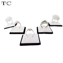 Atacado 5 pçs/lote anel display stand jóias display titular anel preto e branco mini rack de exibição de jóias 2024 - compre barato