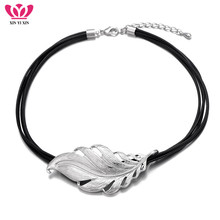 Collar de cuero negro con plumas doradas para mujer, colgante grande de cuero estilo Punk, joyería para niña, regalo de fiesta de navidad 2024 - compra barato