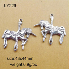 Colgante de unicornio de aleación de Zinc y plata antigua de 43x44mm apto para fabricación de joyas 15 Uds 2024 - compra barato