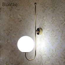 Lámpara de pared nórdica para el hogar, candelabro Led dorado y moderno, accesorio de iluminación interior, bola de cristal Blanca, para dormitorio, escaleras y mesita de noche 2024 - compra barato