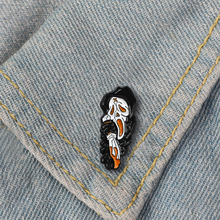 Comic ghost-broche de personalidad, mano fantasma, con cuchillo del Tesoro, expresión erótica, joyería gótica, camiseta vaquera, regalo de insignia 2024 - compra barato