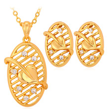 Conjunto de joyas de moda de diamantes de imitación austriacos de Color dorado con colgante de corazón Cupido romántico para mujer PE710 2024 - compra barato