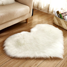 Alfombra lisa de piel de oveja para sala de estar y dormitorio, suave y esponjoso tapete, con forma de corazón de amor, de lana Artificial 2024 - compra barato