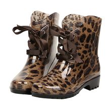 Versão coreana da plataforma de tubo curto impermeável botas de chuva outono e inverno leopardo botas de chuva não-deslizamento martin botas. 2024 - compre barato