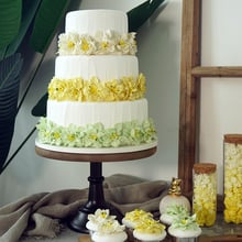 Três-camada de simulação bolo modelo bolo de sobremesa bolo falso decoração Da Janela de alta simulação de Casamento 2024 - compre barato