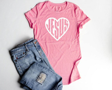 Женская футболка с рисунком Иисуса и сердца 2024 - купить недорого