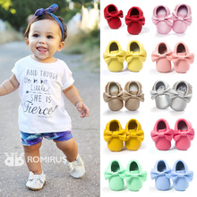Sapato infantil liso para meninas e meninos, chinelos grandes com franjas e laços borboletas para caminhantes recém-nascidos 2024 - compre barato