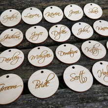Personalizado gravado nome data etiquetas de presente de madeira personalizado decoração de casamento etiquetas de presente diy artesanato 2024 - compre barato
