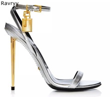 Sandálias femininas de verão, novo estilo, marca, celebridade, metálica, tornozelo, trava dourada, sapatos de salto alto, cadeado 2024 - compre barato