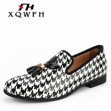 New Black and White Printed Men's Casual Shoes Fashion Gold Tassel Men Loafers Luxury Brand Men Business Shoes 2024 - buy cheap