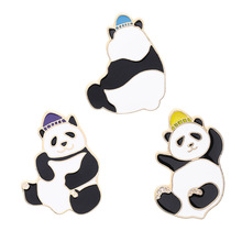 Bonito daze com chapéu de lã panda metal esmalte broche cashion cartoon animal panda emblema pino na moda diversão traje jóias presente 2024 - compre barato