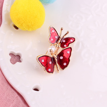 Broche con diseño de mariposa roja de LUBOV, alfiler con alas blancas y rojas, broche de mariposas, alfiler para declaración de amor, joyería para mujer 2024 - compra barato