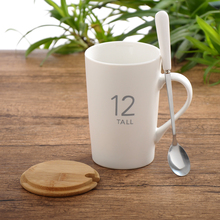Творческие Керамические чашки Кружка с цифровым логотипом с крышкой с ложкой кружка для молока на завтрак простые чашки чая парные чашки 2024 - купить недорого