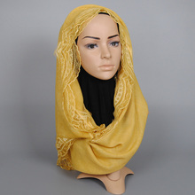 2016 дизайнерская однотонная кружевная хлопковая шаль на голову, популярный хиджаб, Осенние мусульманские шарфы/шарф, 10 шт./лот 2024 - купить недорого