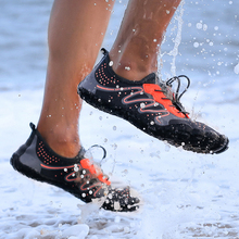 Gran oferta de zapatos acuáticos para hombre y mujer, zapatillas deportivas antideslizantes de verano para la playa, calzado deportivo para exteriores, calzado plano, zapatos acuáticos elásticos para la playa 2024 - compra barato