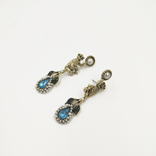 Rongho-pendientes de Metal con forma de Mono para mujer, aretes, perlas, cristales, hojas, estilo barroco, antiguo, Bisutería 2024 - compra barato