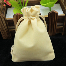 100 unids/lote bolsas de terciopelo Beige 7x9cm bolsas de joyería bolsas de regalo con cordón bolsa pequeña de boda regalo de dulces de Navidad nueces bolsas de embalaje 2024 - compra barato