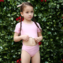 Цельный купальный костюм для девочек, 2016 г., милый детский купальный костюм с коротким рукавом и вырезом, пляжные купальные костюмы для маленьких девочек с плавающей шапкой 2024 - купить недорого